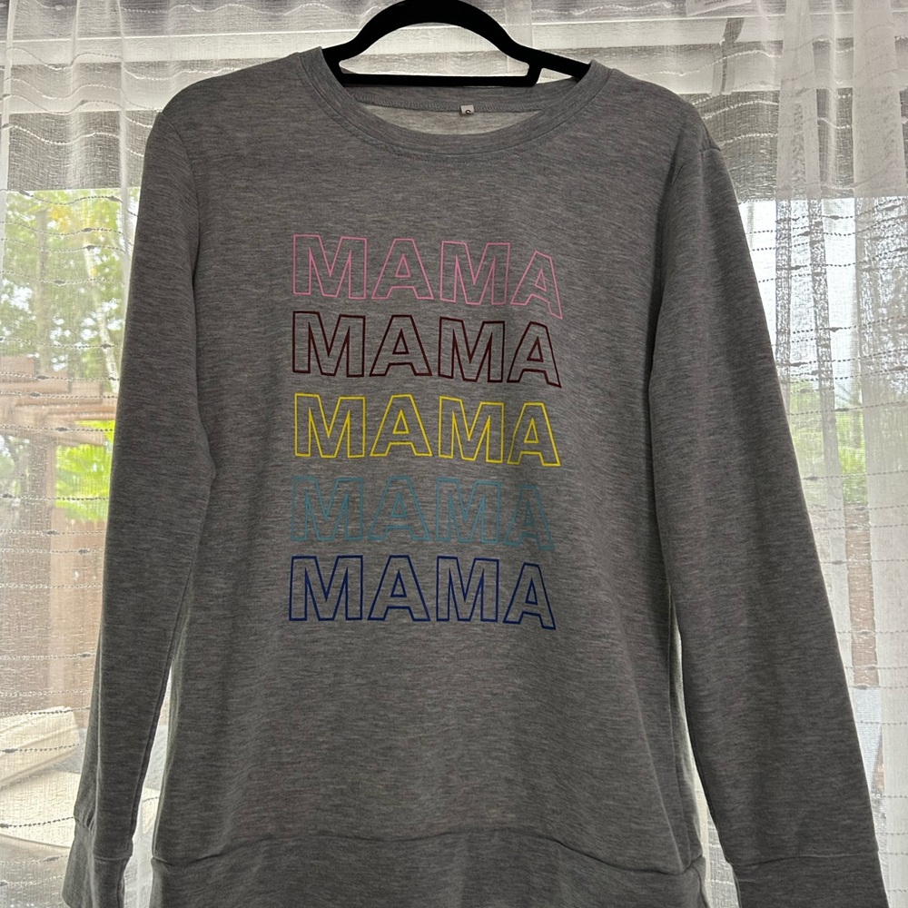 Gray Sweatshirt with Multicolor 'MAMA' Print